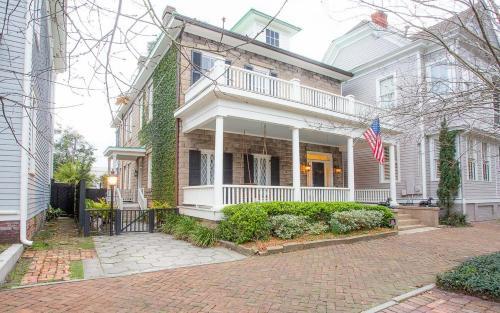 Southern Comfort Manor By Lucky Savannah