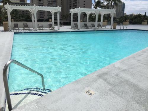 Apartamento 2 Bedroom Corner Suite & Tropical Views