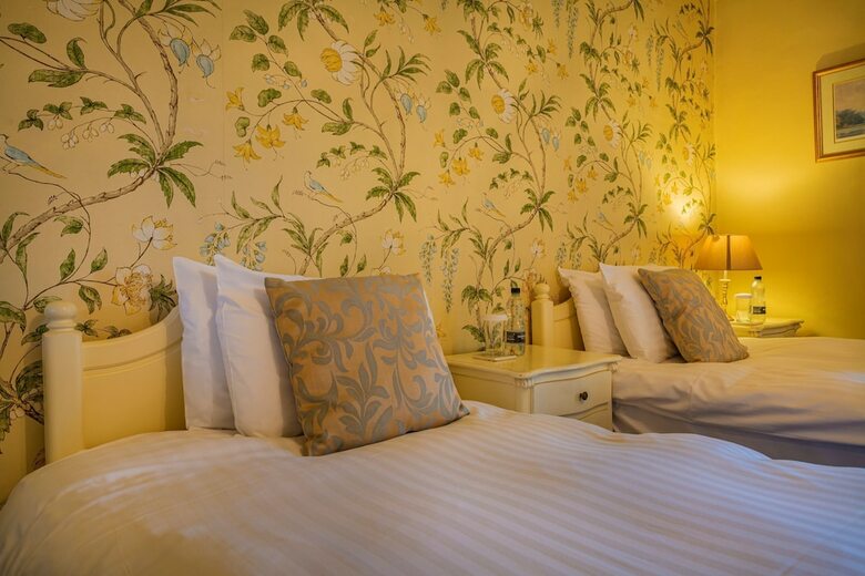 Hotel The Feathers