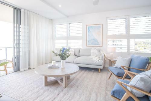 Maroochydore Ocean Views Stylish Sub-penthouse Apartment