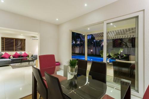 Luxury Pool Villa 3br 6-8 Persons