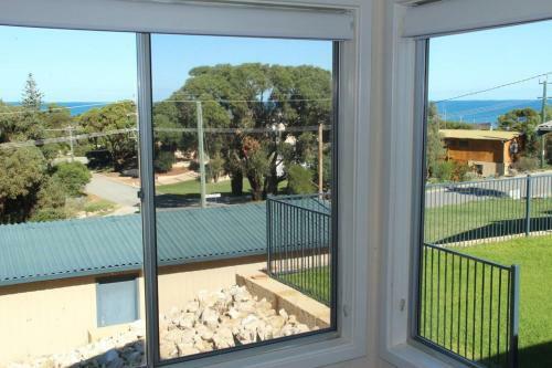 The Beach Shack - Ocean Views, Close To The Beach