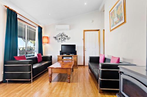 Cottages On Lovedale - Cottage No. 1 (2 Bedroom)
