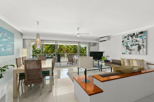 Belle Escapes - Absolute Beachfront 2 Bedroom Apartment Alamanda Resort "28"