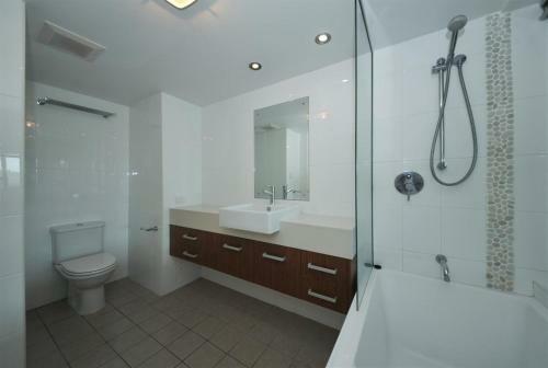 Ocean Dreams On Airlie - Studio Apartment