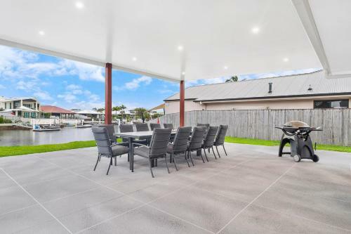 Luxury 5br Home With Magnesium Pool & Spa With Water Views