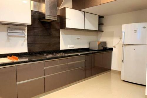 Apartamento Centrally Located Fully Furnished 3 Bdr/3 Bth Apt