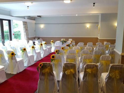 Potters Heron Hotel
