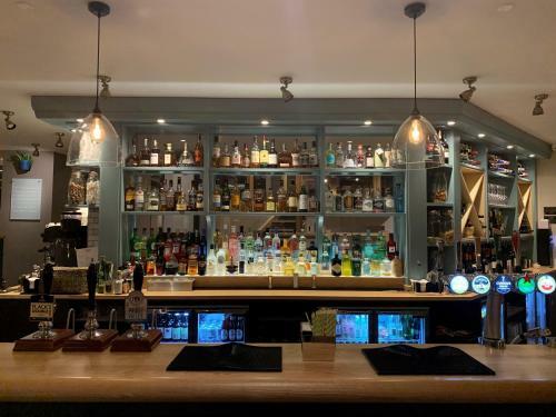 Potters Heron Hotel