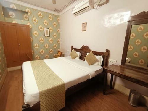 Hotel The Ishani Vilas