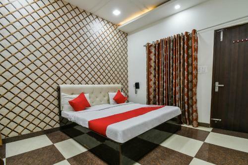 Oyo 40182 Hotel Apple Inn