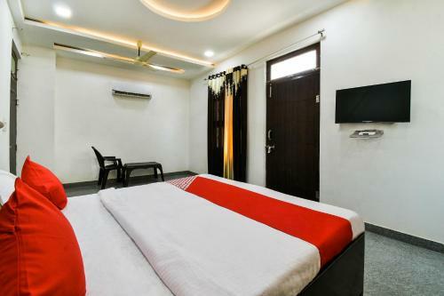 Oyo 40182 Hotel Apple Inn