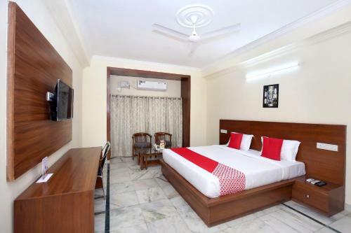 Capital O 12767 Hotel Grand Chinar