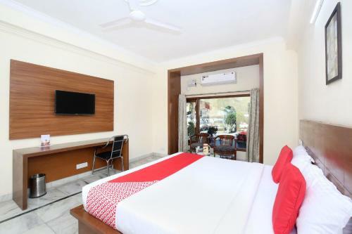 Capital O 12767 Hotel Grand Chinar