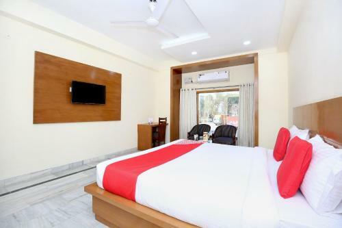 Capital O 12767 Hotel Grand Chinar