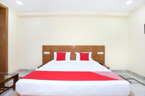 Capital O 12767 Hotel Grand Chinar