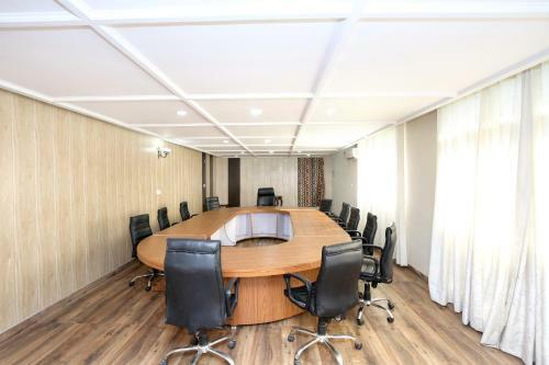 Capital O 12767 Hotel Grand Chinar
