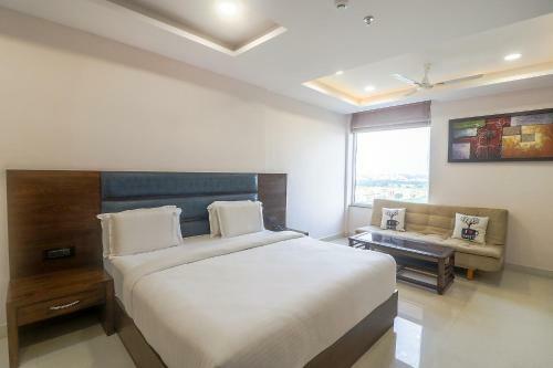 Fabhotel Mid Town Grand