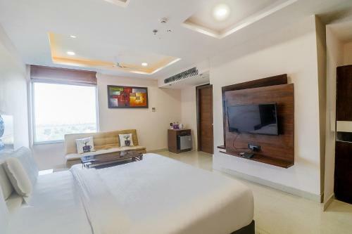 Fabhotel Mid Town Grand