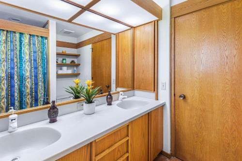 128-1 Puamana Oceanfront