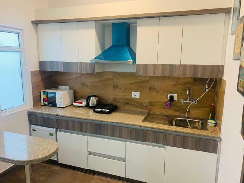 Apartamento The Vogue Square Near India Expo Mart