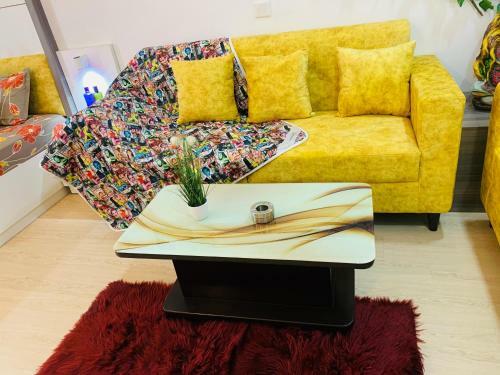 Apartamento The Vogue Square Near India Expo Mart