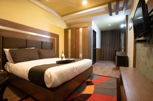 Collection O 81871 Hotel Ashray
