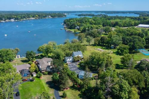 Chain O'lakes Group Getaway-the Johnsburg Estate