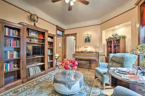 Griffin Manor With Yard About 5 Mi To Dtwn Chicago!