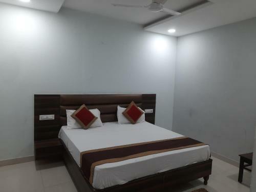 Roshan Studio Apartments