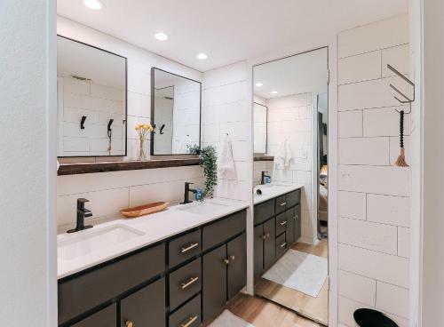 Stylish Waterfront Townhouse With Boat Slip, Pet Friendly