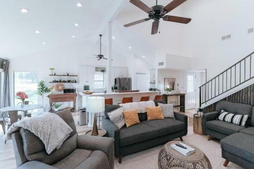 Stylish Waterfront Townhouse With Boat Slip, Pet Friendly