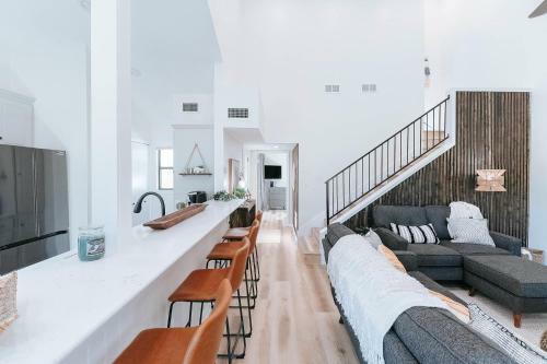 Stylish Waterfront Townhouse With Boat Slip, Pet Friendly