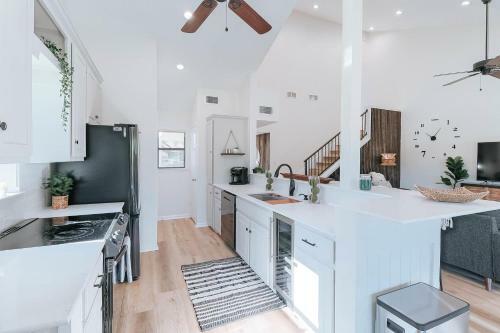 Stylish Waterfront Townhouse With Boat Slip, Pet Friendly