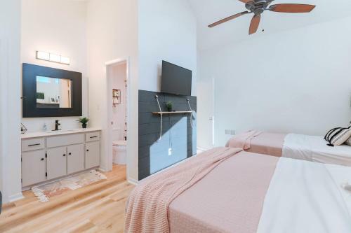 Stylish Waterfront Townhouse With Boat Slip, Pet Friendly