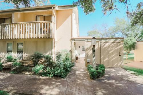 Stylish Waterfront Townhouse With Boat Slip, Pet Friendly