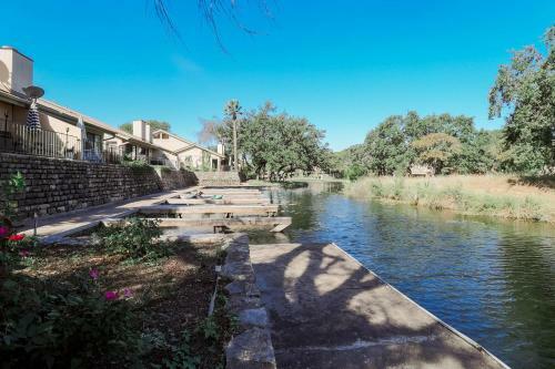 Stylish Waterfront Townhouse With Boat Slip, Pet Friendly