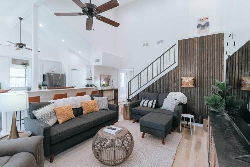 Stylish Waterfront Townhouse With Boat Slip, Pet Friendly
