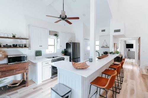 Stylish Waterfront Townhouse With Boat Slip, Pet Friendly