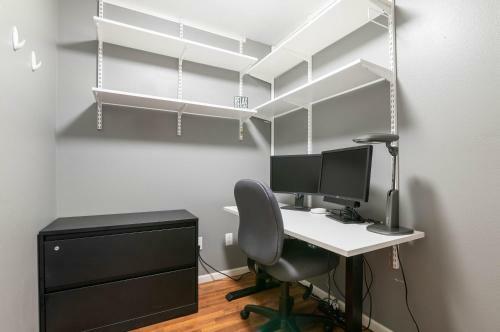 3 Bedroom W/ King Suite - Home Away From Home!