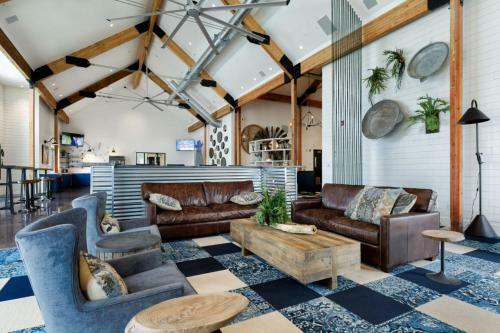 Elegant 4br Apartment The Nest Lawrence With Pool