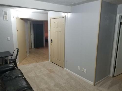 Villa Completebnb Presents Mkt718, Epigrammatic 2br 1 Bath Lower Unit