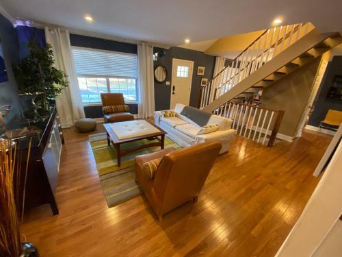 Here It Is! Cool Cape Cod-3 Br-2.5 Bath-12 Guests