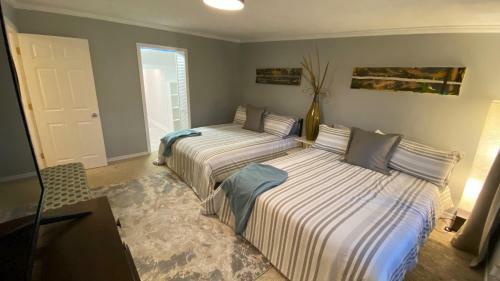 Here It Is! Cool Cape Cod-3 Br-2.5 Bath-12 Guests