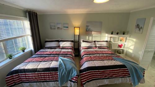 Here It Is! Cool Cape Cod-3 Br-2.5 Bath-12 Guests