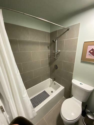Here It Is! Cool Cape Cod-3 Br-2.5 Bath-12 Guests
