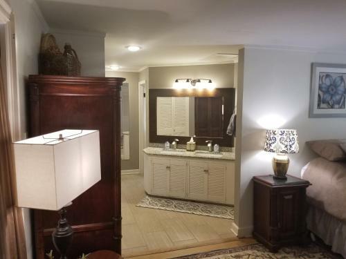 Complete Bnb Presents Tkw3121, Marvelous Upscale 3br, 2bath Home
