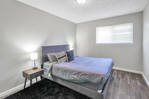 Entire Apartment With 75 Walk Score Getaway