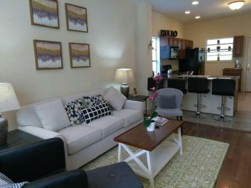 3 Bedroom In The Hipstoric Highlands