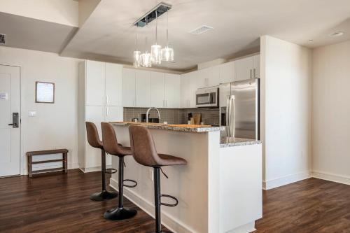 Apartamento Two Luxurious Highrises On The Same Floor By Cozysuites